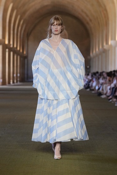 الريف الفرنسي بلمسات معاصرة في مجموعة Jacquemus ربيع 2026